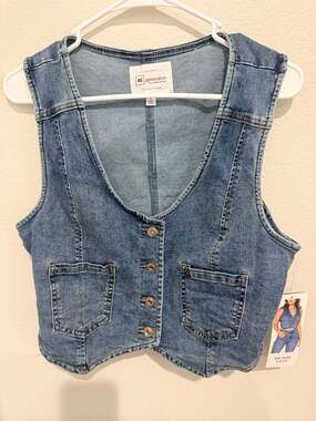REgeneration by Celebrity Pink Women's Button-Front Denim Vest